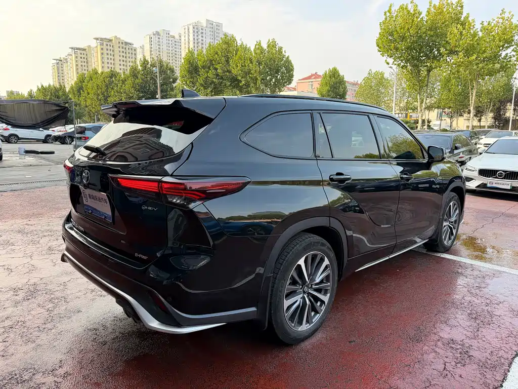 Toyota Crown Kluger — миниатюра 6