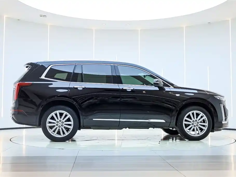 Cadillac XT6 2022 2.0T мест Luxury Standard
