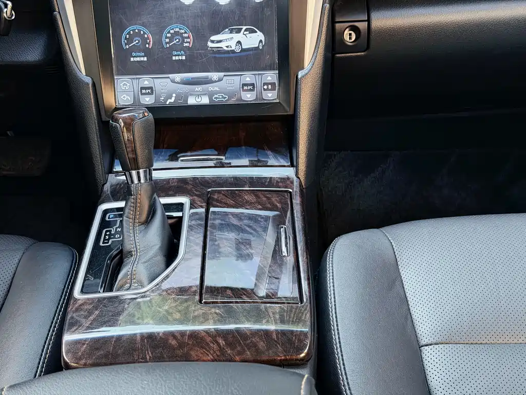 Toyota Camry — миниатюра 17