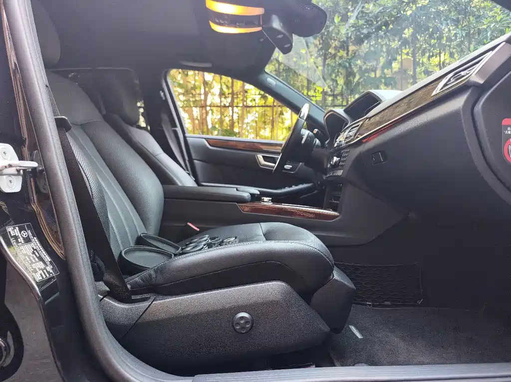 Mercedes-Benz E-Class — миниатюра 20