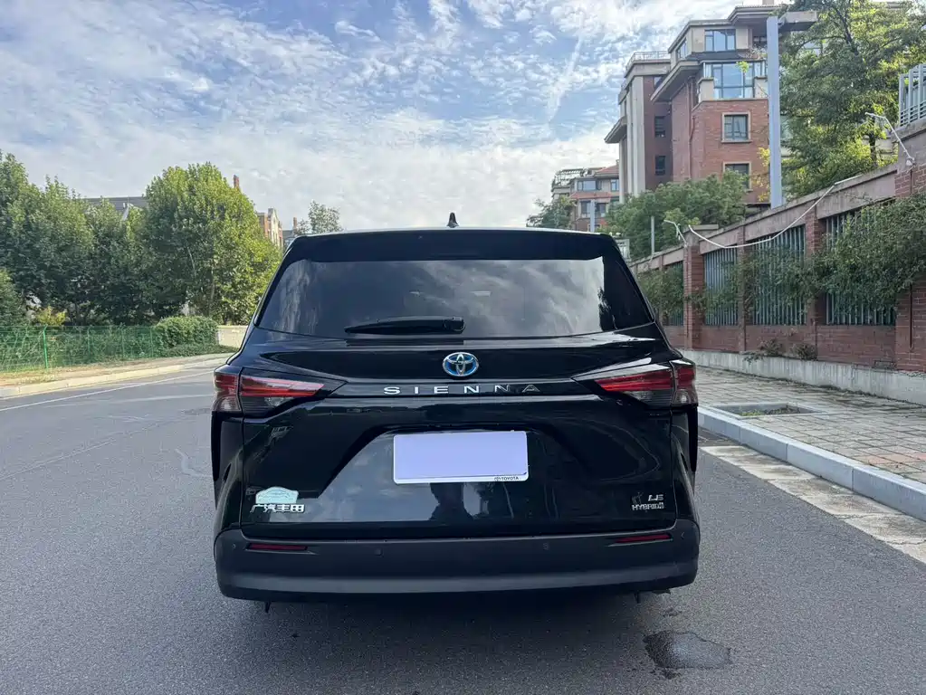 Toyota Sienna — миниатюра 9