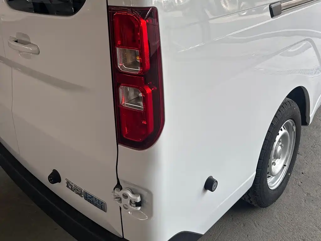 Wuling Yangguang — миниатюра 6