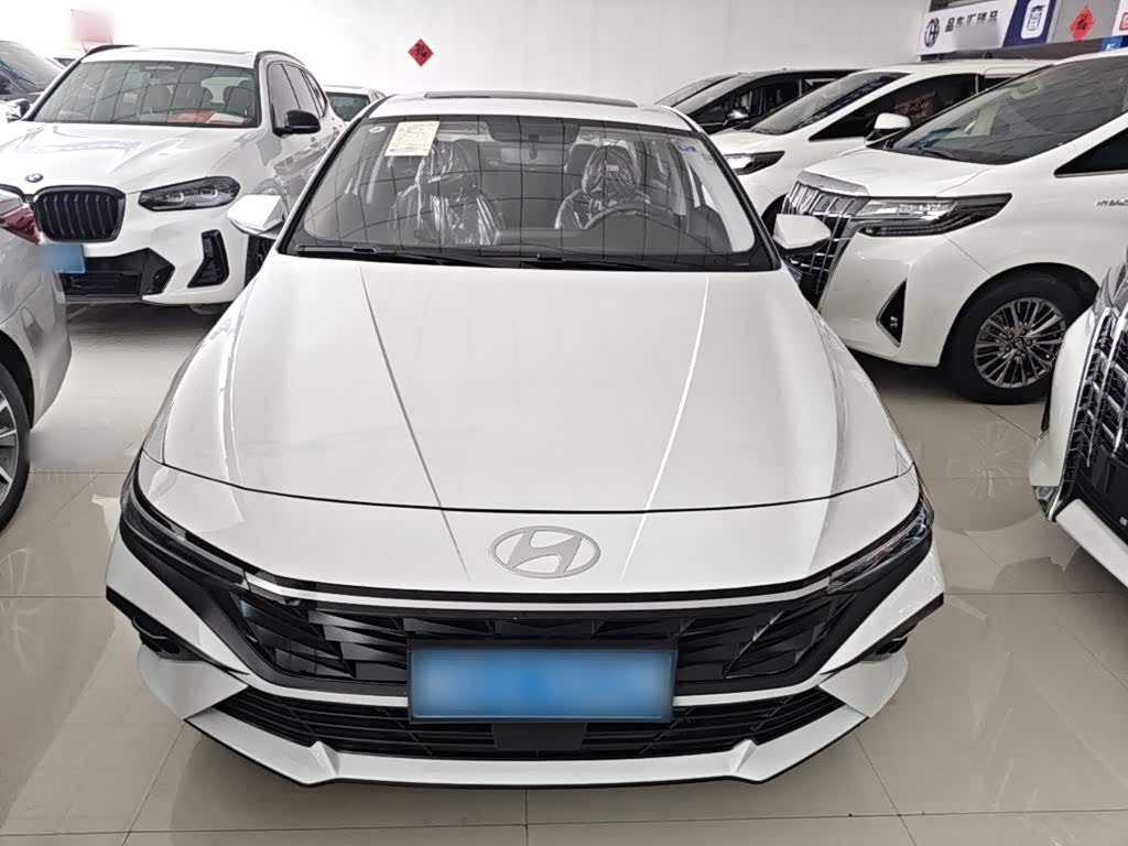 Hyundai Elantra 1.5 л 2026 г. Белый, пробег 100 км