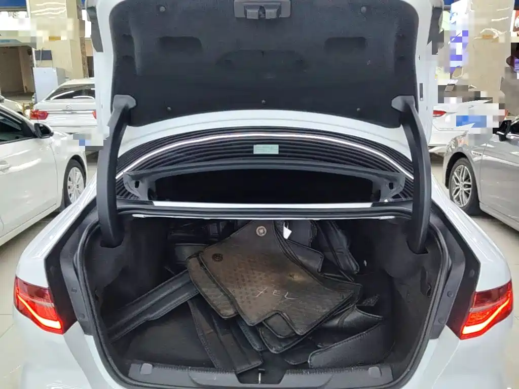 Jaguar XEL — миниатюра 19
