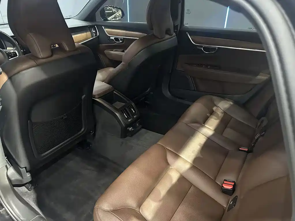 Volvo S90 — миниатюра 10