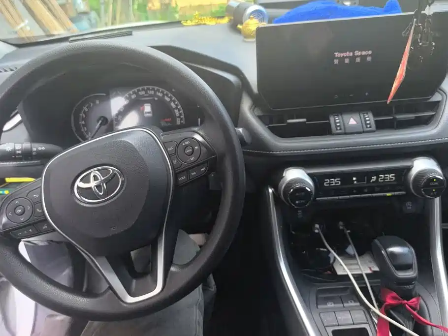 Toyota RAV4 — миниатюра 12