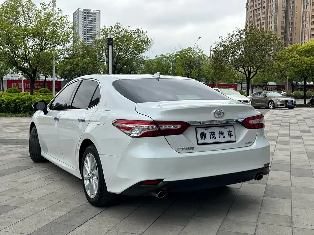 TOYOTA CAMRY