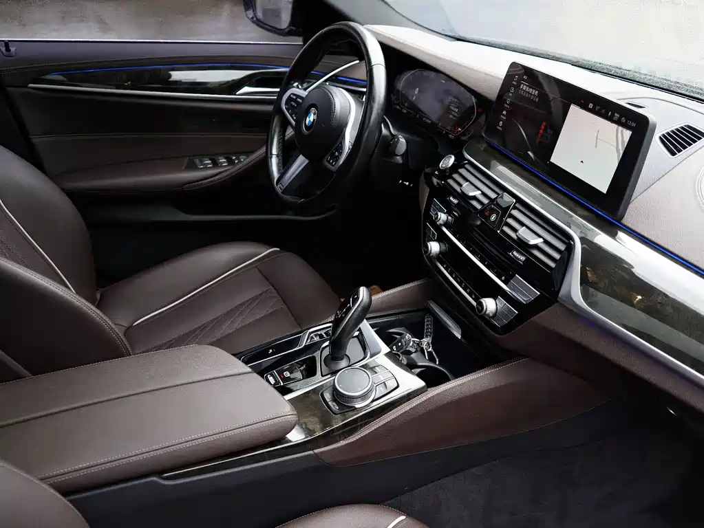 BMW 5 Series — миниатюра 12