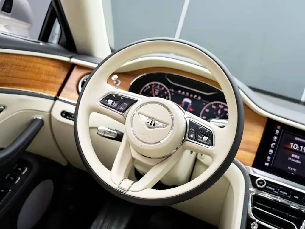 Bentley Flying Spur PHEV — миниатюра 17
