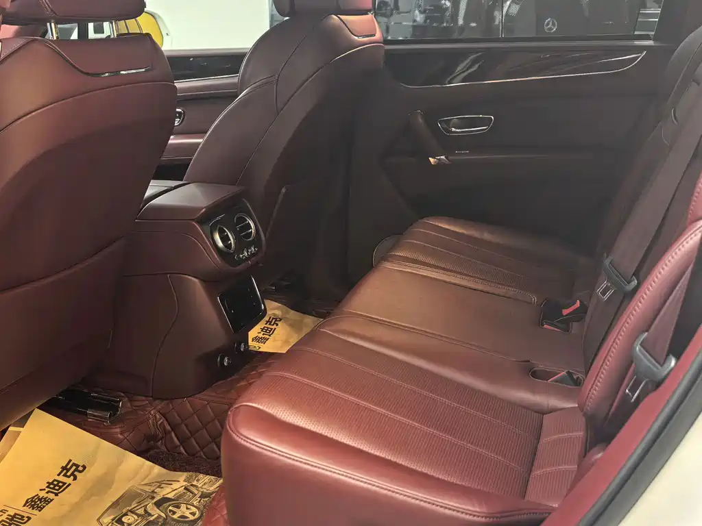Bentley Bentayga — миниатюра 18