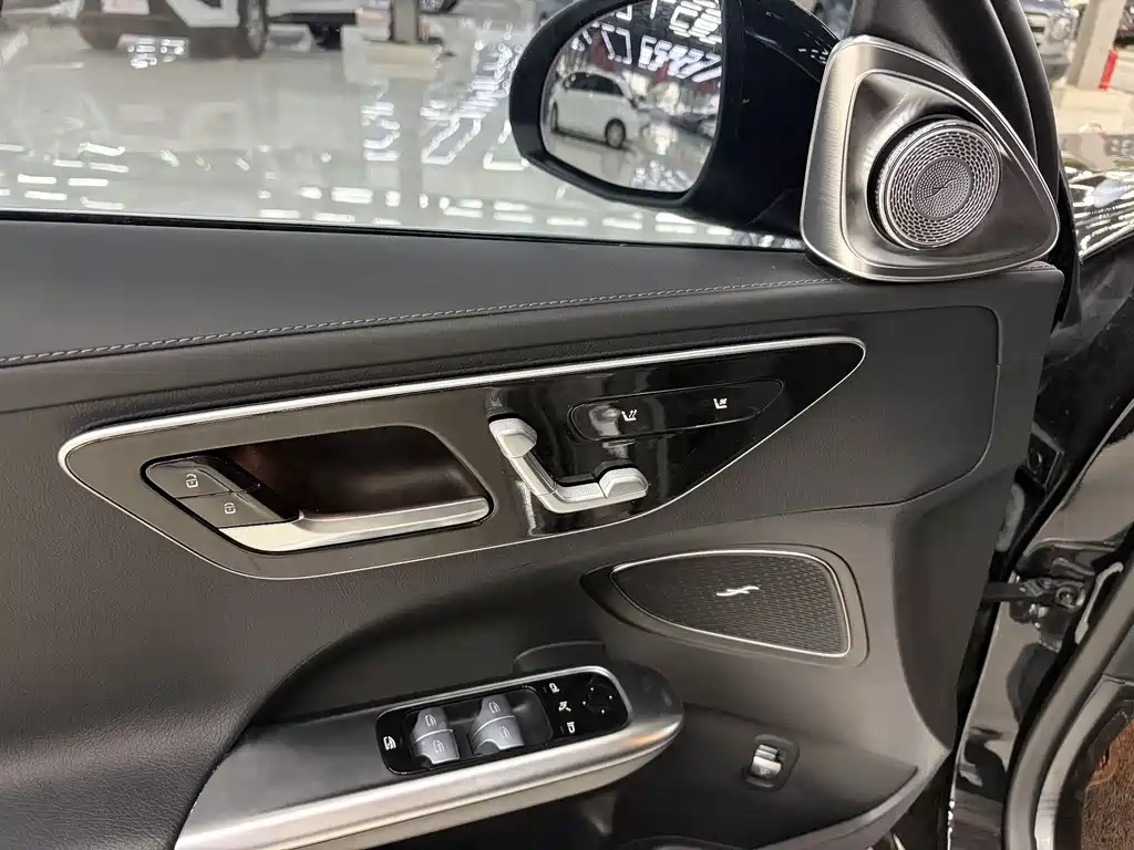 Mercedes-Benz C-Class — миниатюра 7