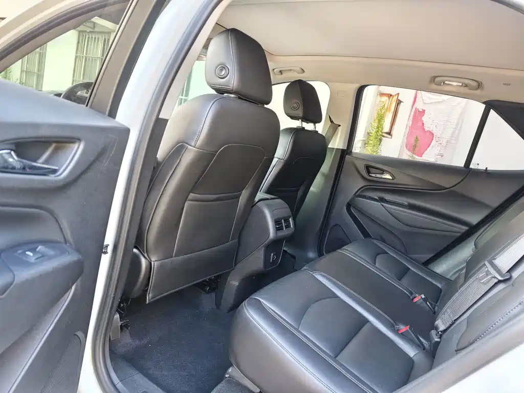 Chevrolet Equinox — миниатюра 19