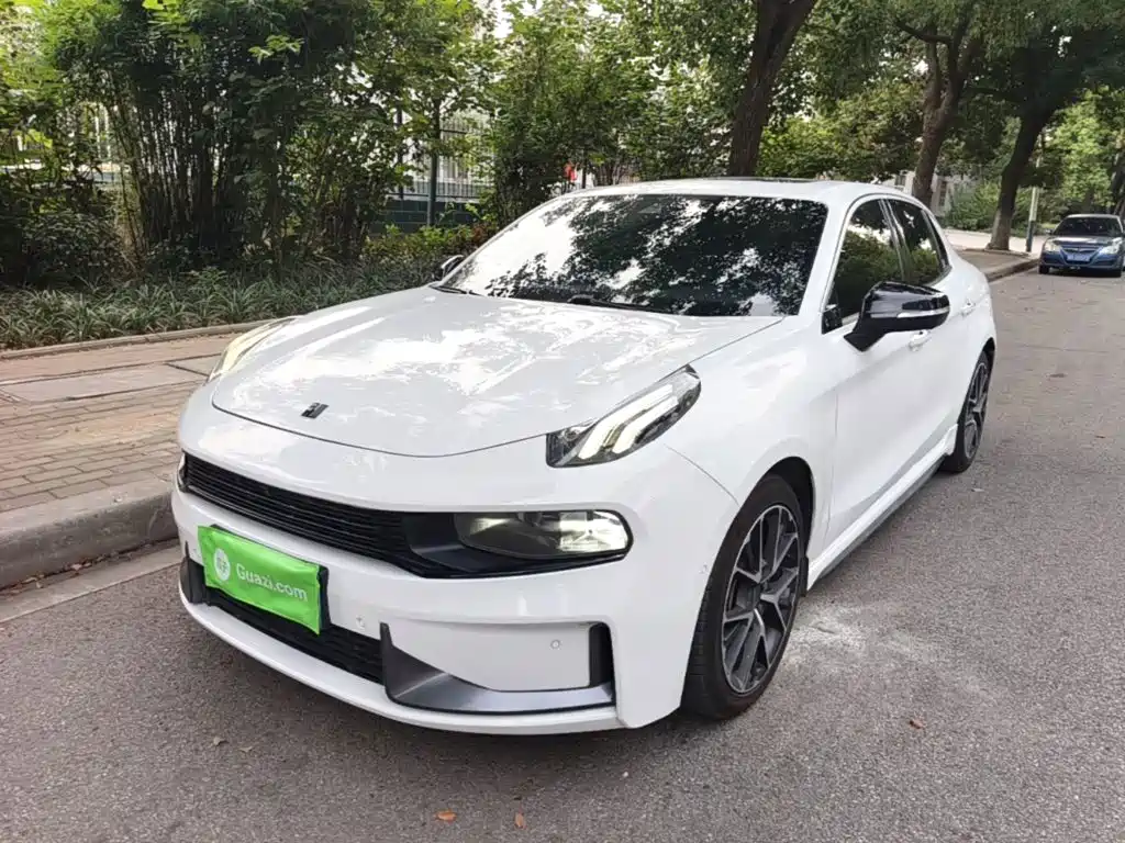 Lynk & Co 03