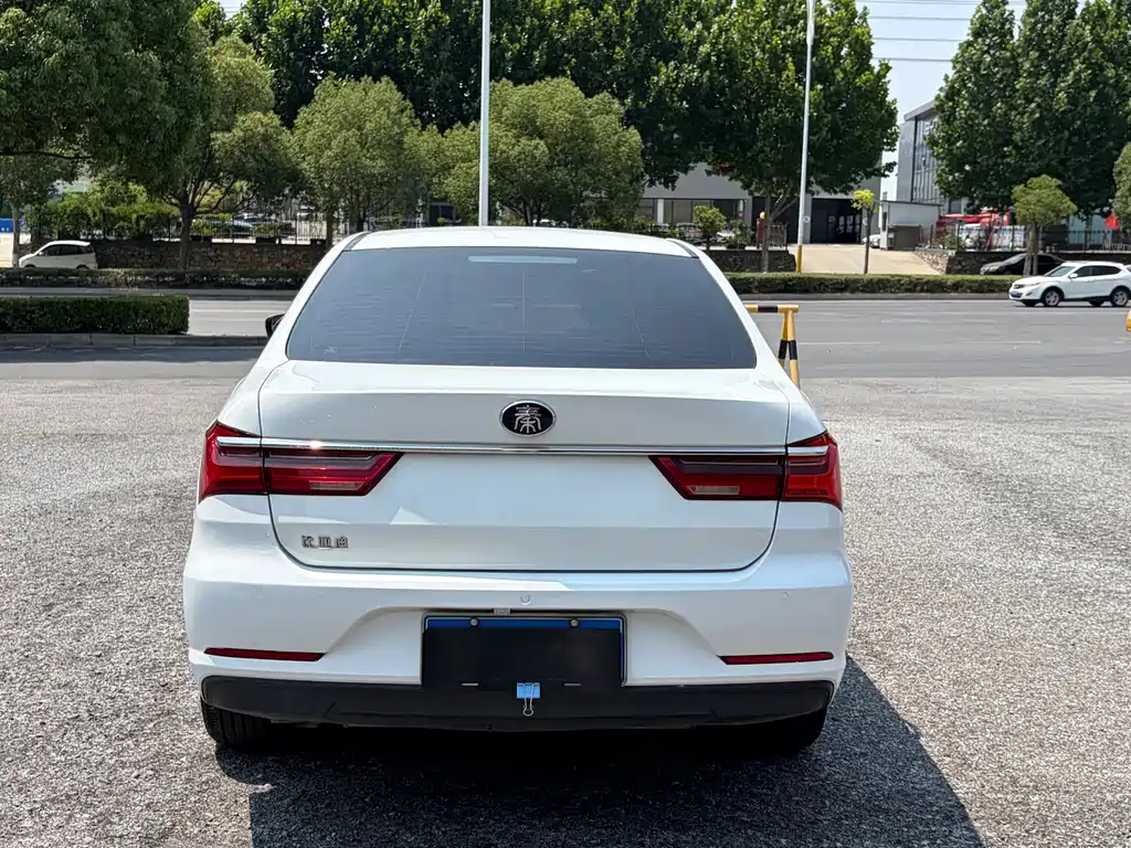 BYD Qin — миниатюра 7