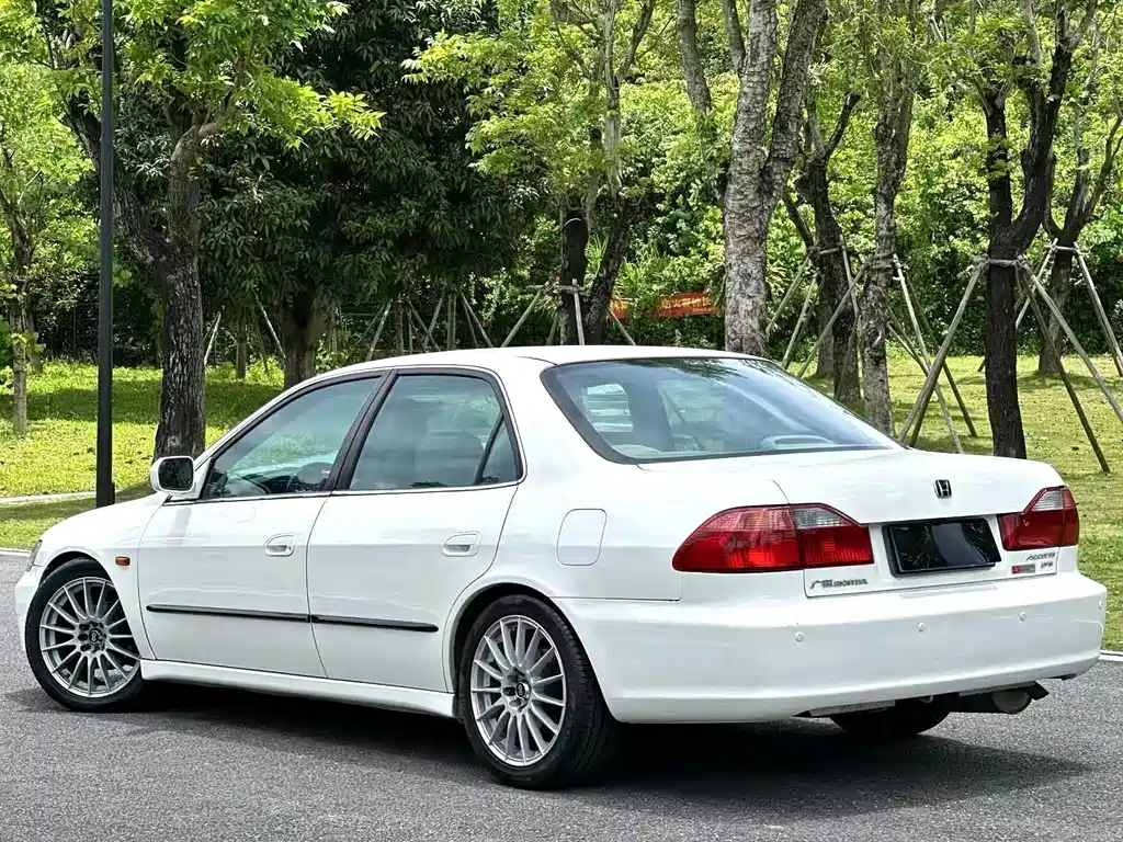 Honda Accord — миниатюра 9