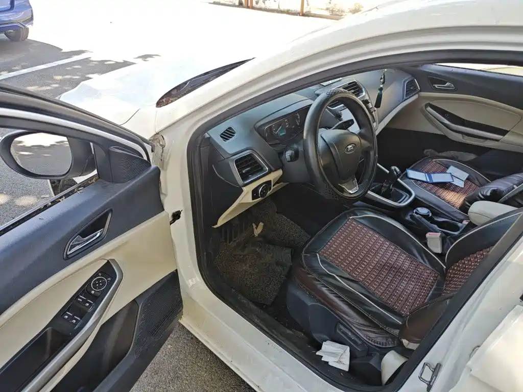 Ford Escort — миниатюра 12