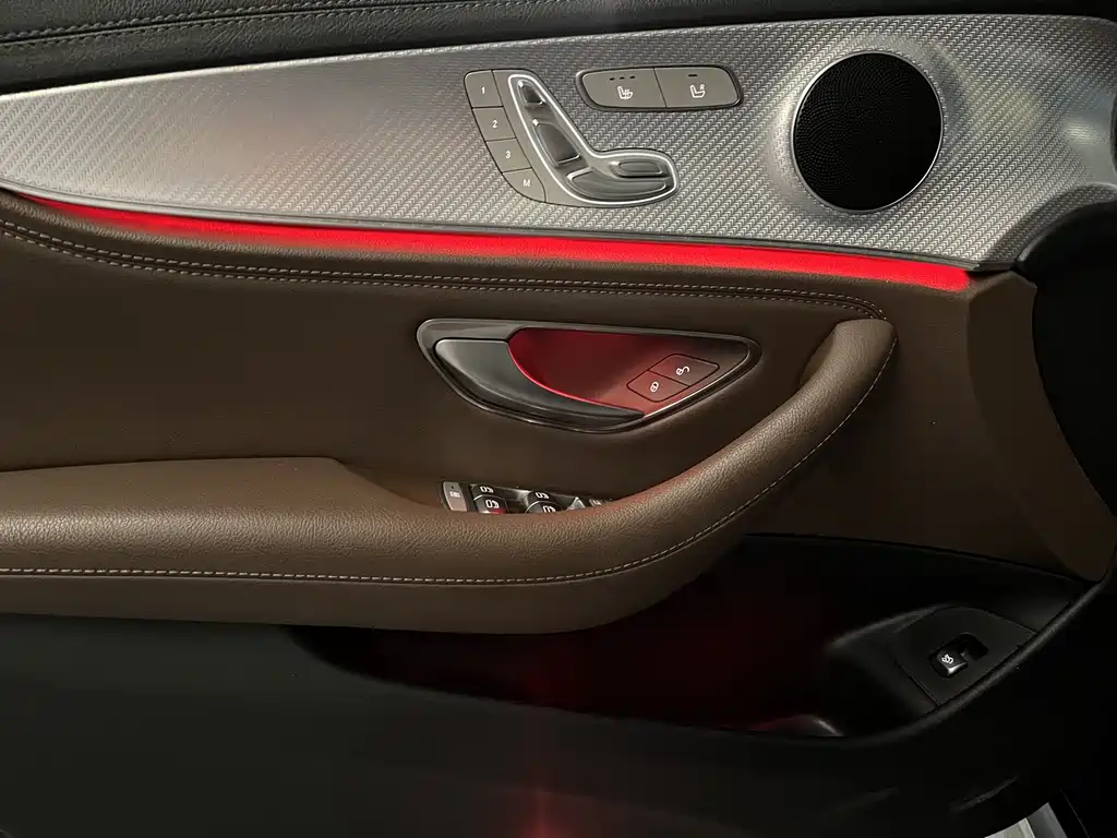 Mercedes-Benz E-Class — миниатюра 9