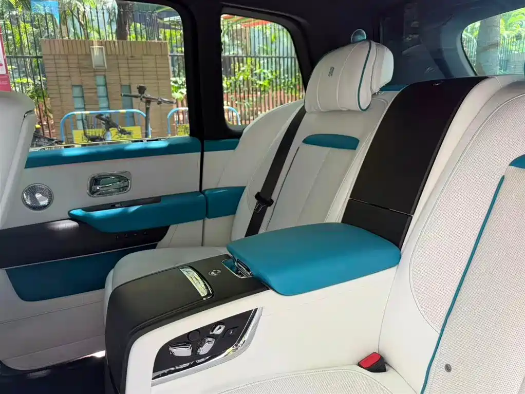 Rolls-Royce Cullinan 2018 мест