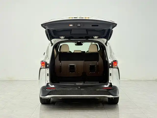 Toyota Granvia — миниатюра 11