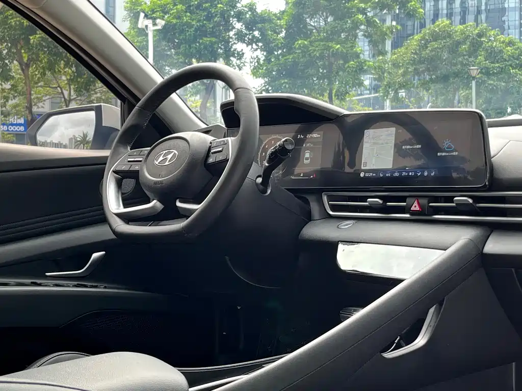 Hyundai Elantra — миниатюра 12