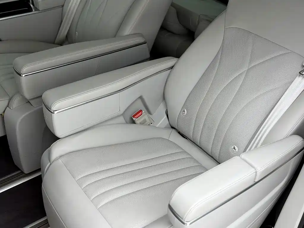 Roewe iMAX8 New Energy — миниатюра 21