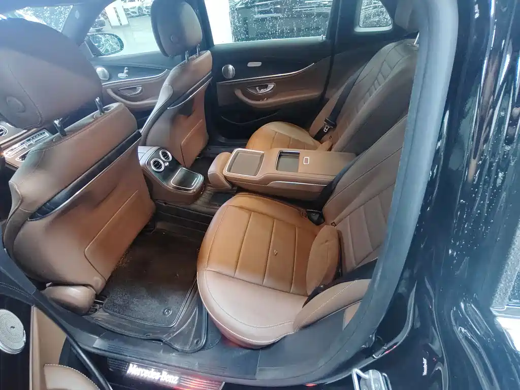 Mercedes-Benz E-Class — миниатюра 17