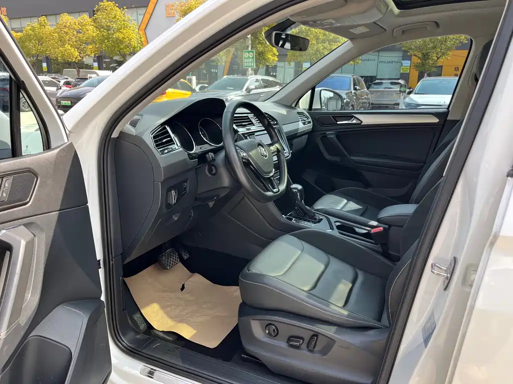 Volkswagen Tiguan L L 2018 330TSI AT Luxury
