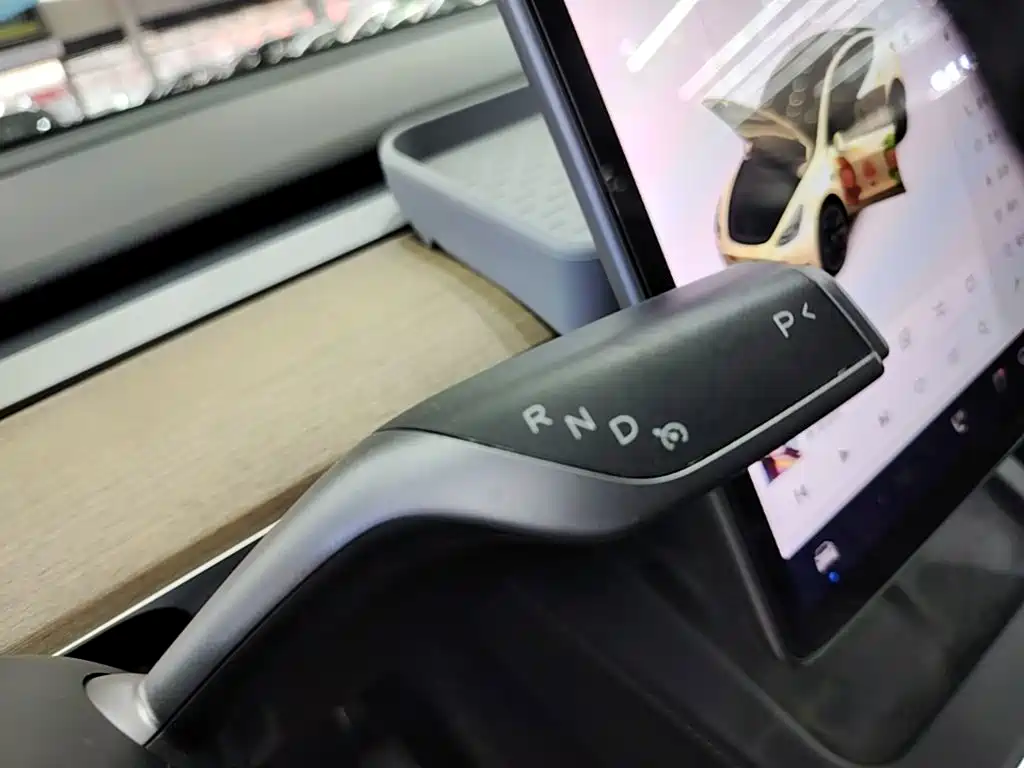 Tesla Model Y — миниатюра 14