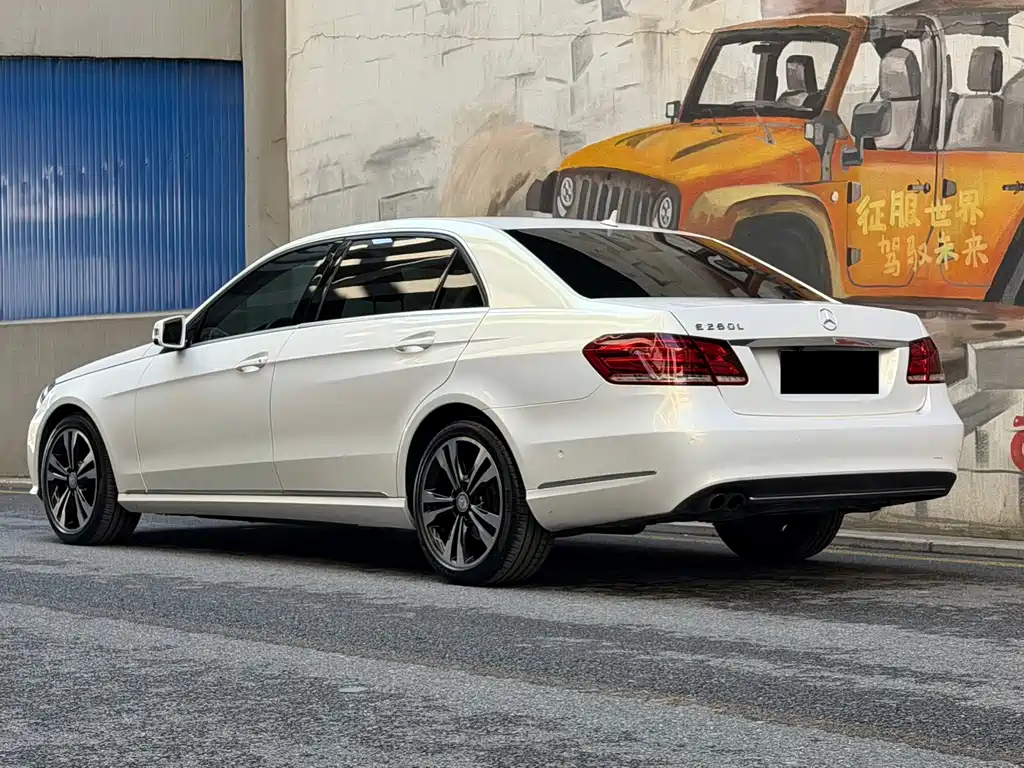 Mercedes-Benz E-Class — миниатюра 4