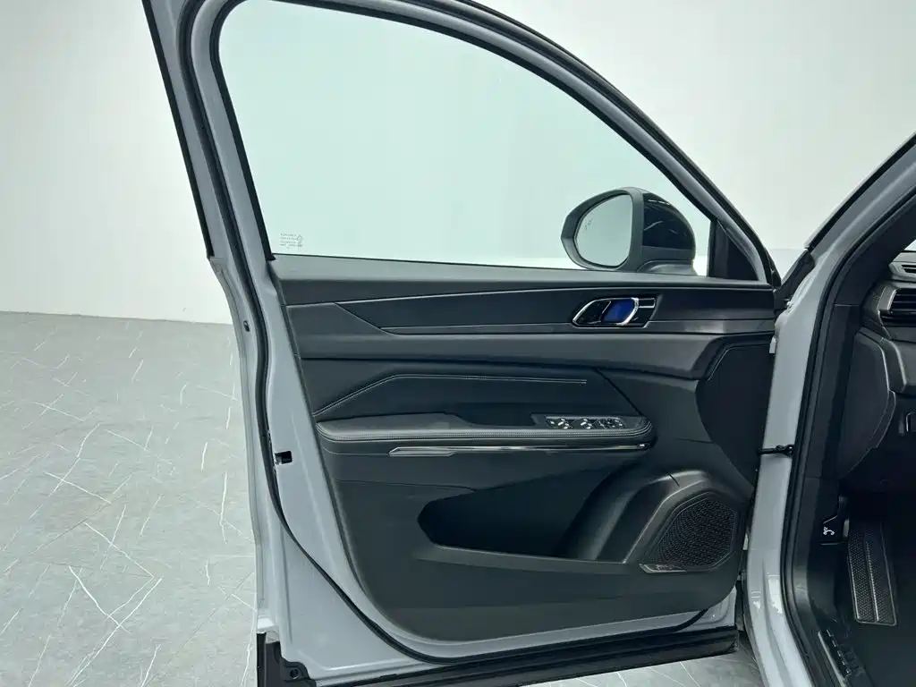 Lynk & Co 01 — миниатюра 13