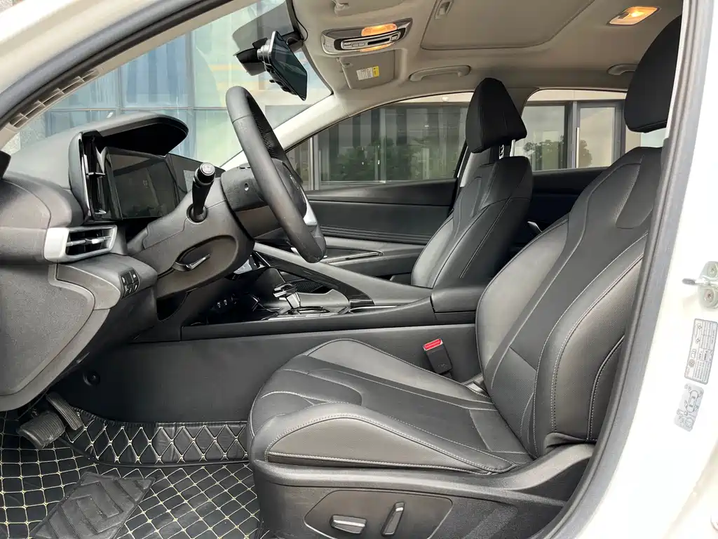 Hyundai Elantra — миниатюра 7