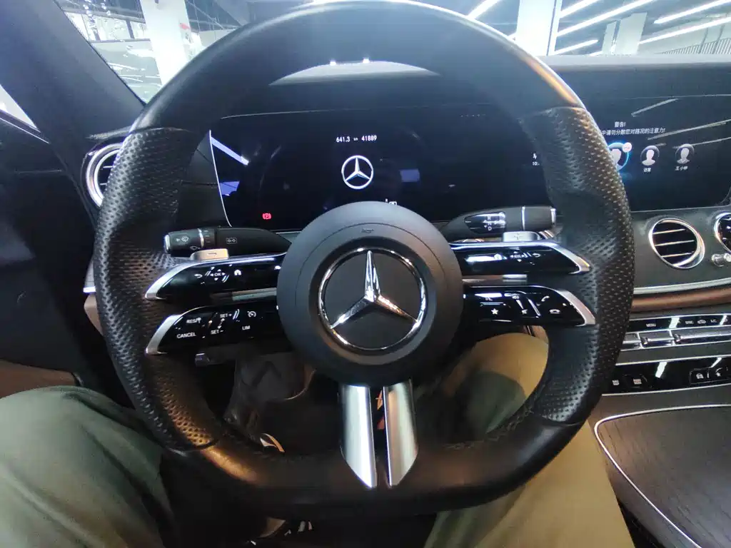 Mercedes-Benz E-Class — миниатюра 7