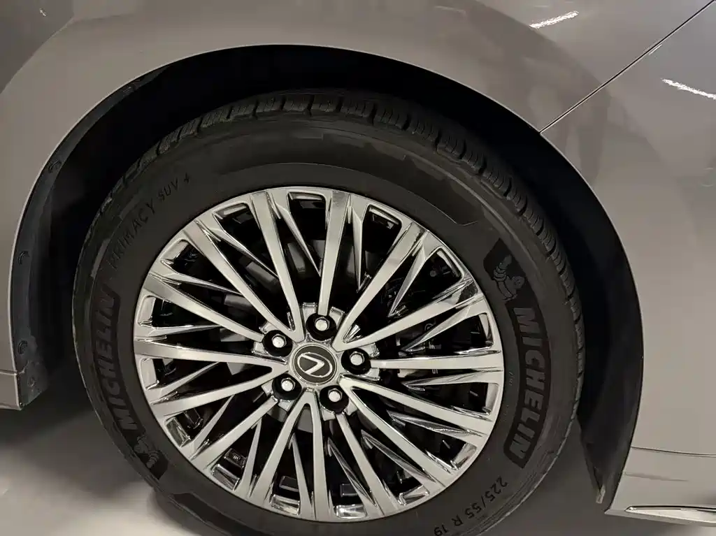 Lexus LM — миниатюра 13