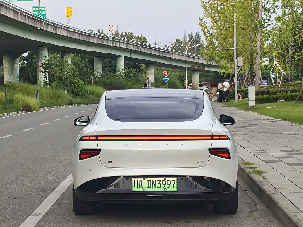 XPeng P7 — миниатюра 13