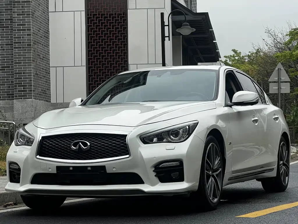 INFINITI Q50L