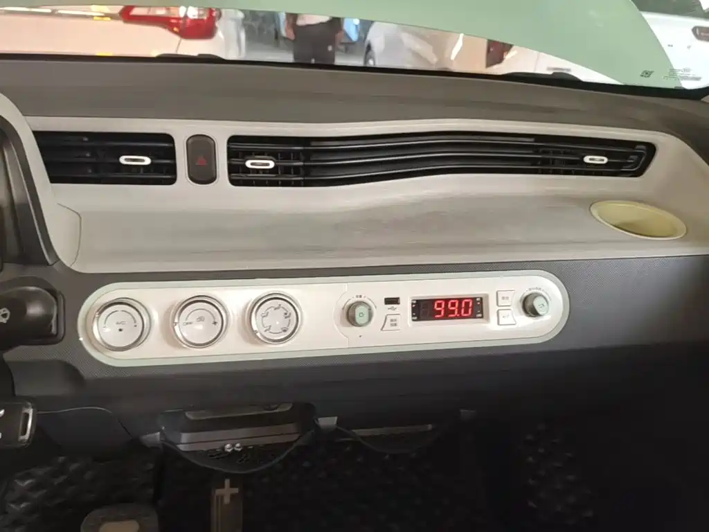 Wuling MINIEV — миниатюра 13