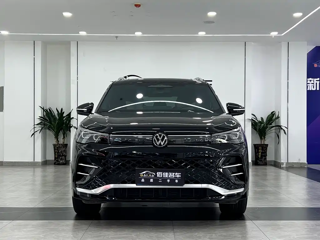Volkswagen Tiguan L — миниатюра 2