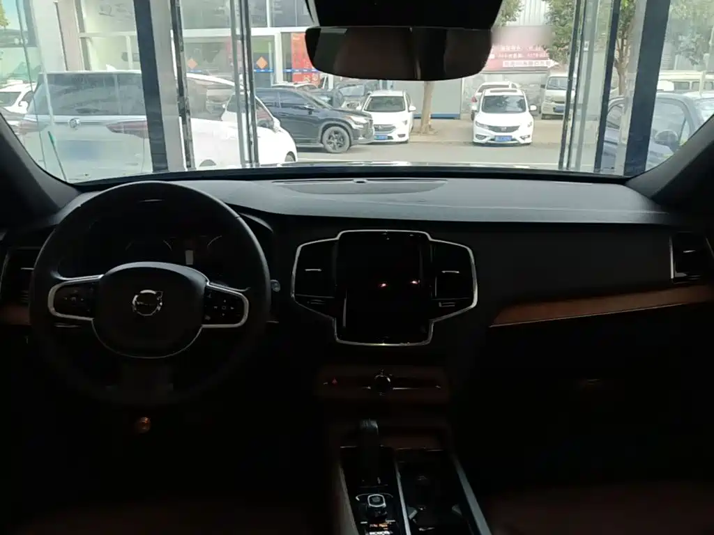 Volvo XC90 — миниатюра 10