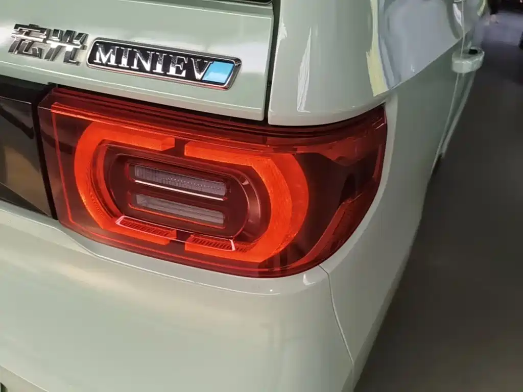 Wuling MINIEV — миниатюра 8