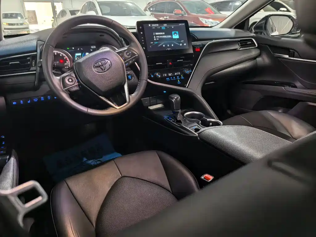 Toyota Camry 2023 2.0G Luxury