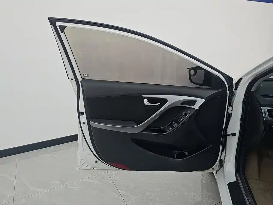 Hyundai Elantra Langdong — миниатюра 7