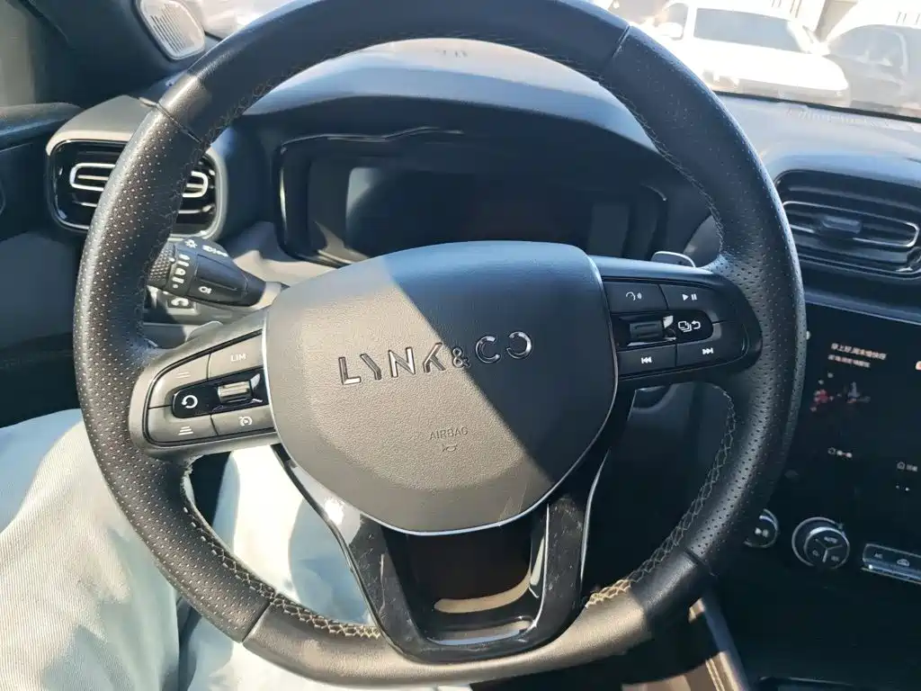 Lynk & Co 03 — миниатюра 4