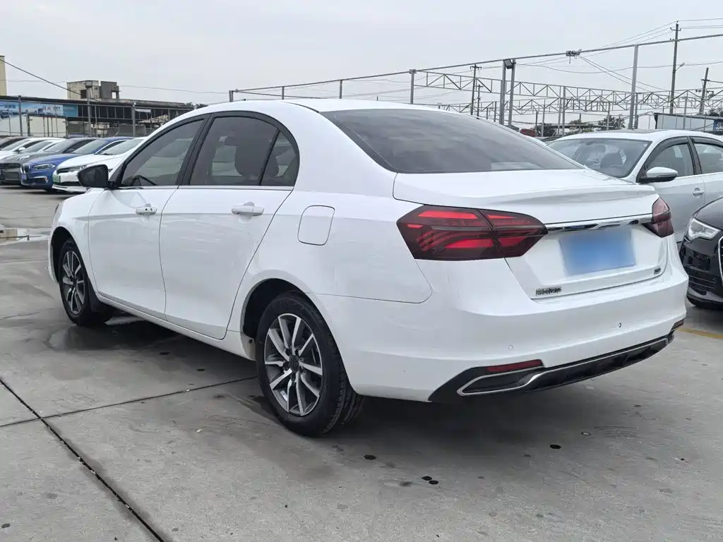 Geely Emgrand — миниатюра 6