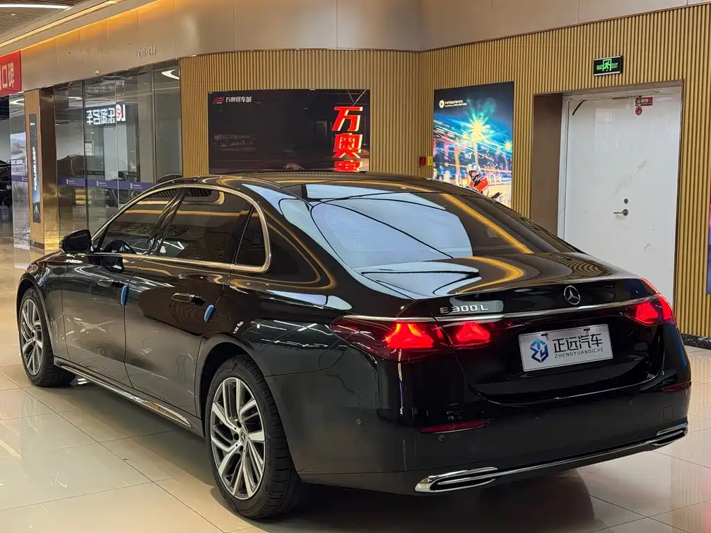 Mercedes-Benz E-Class — миниатюра 7