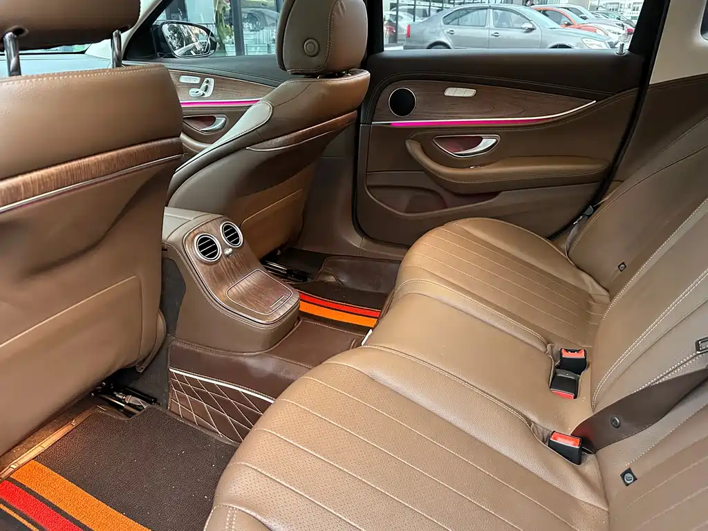 Mercedes-Benz E-Class — миниатюра 12