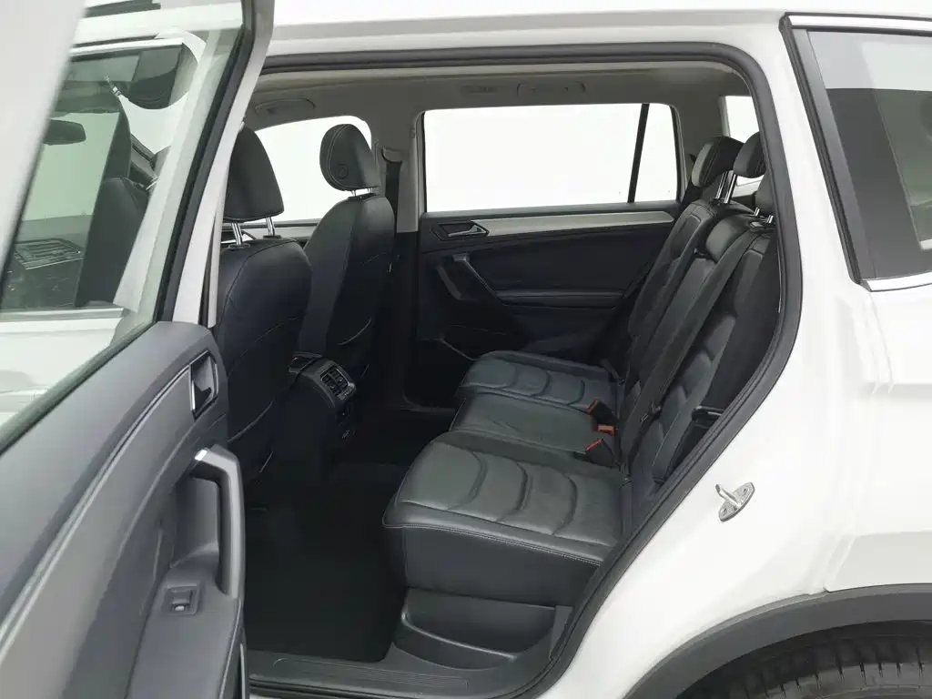 Volkswagen Tiguan L — миниатюра 15