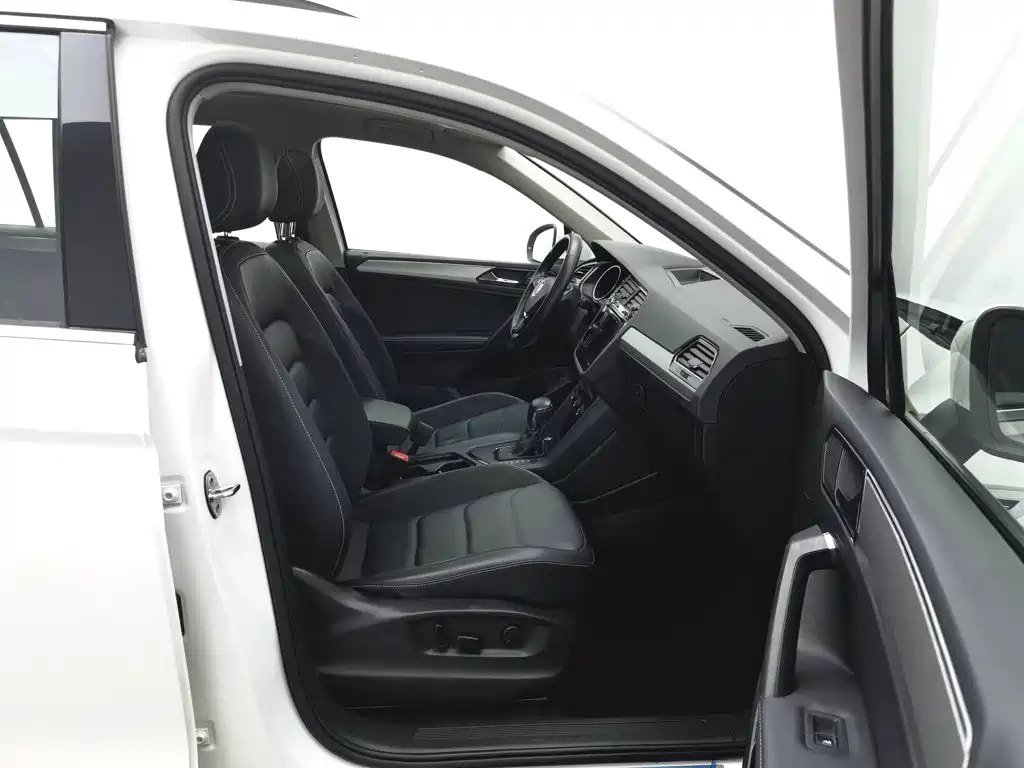 Volkswagen Tiguan L — миниатюра 23