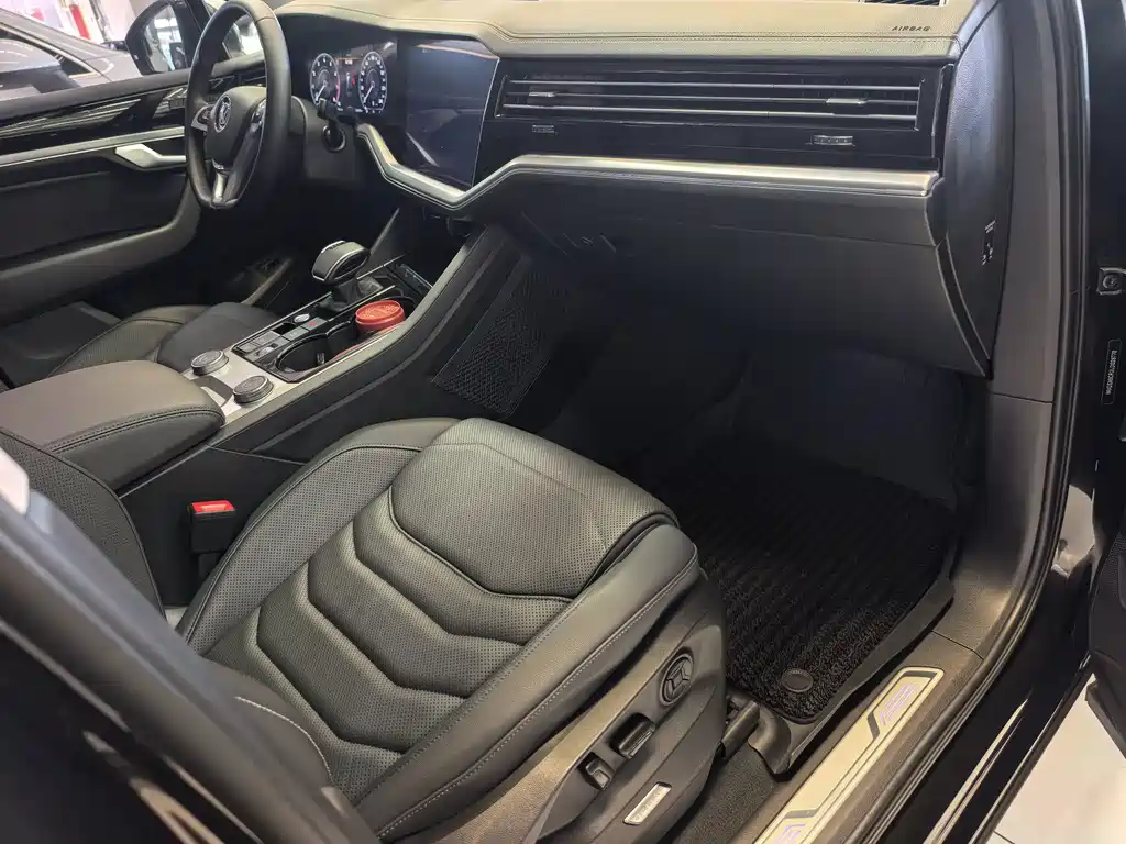 Volkswagen Touareg — миниатюра 7