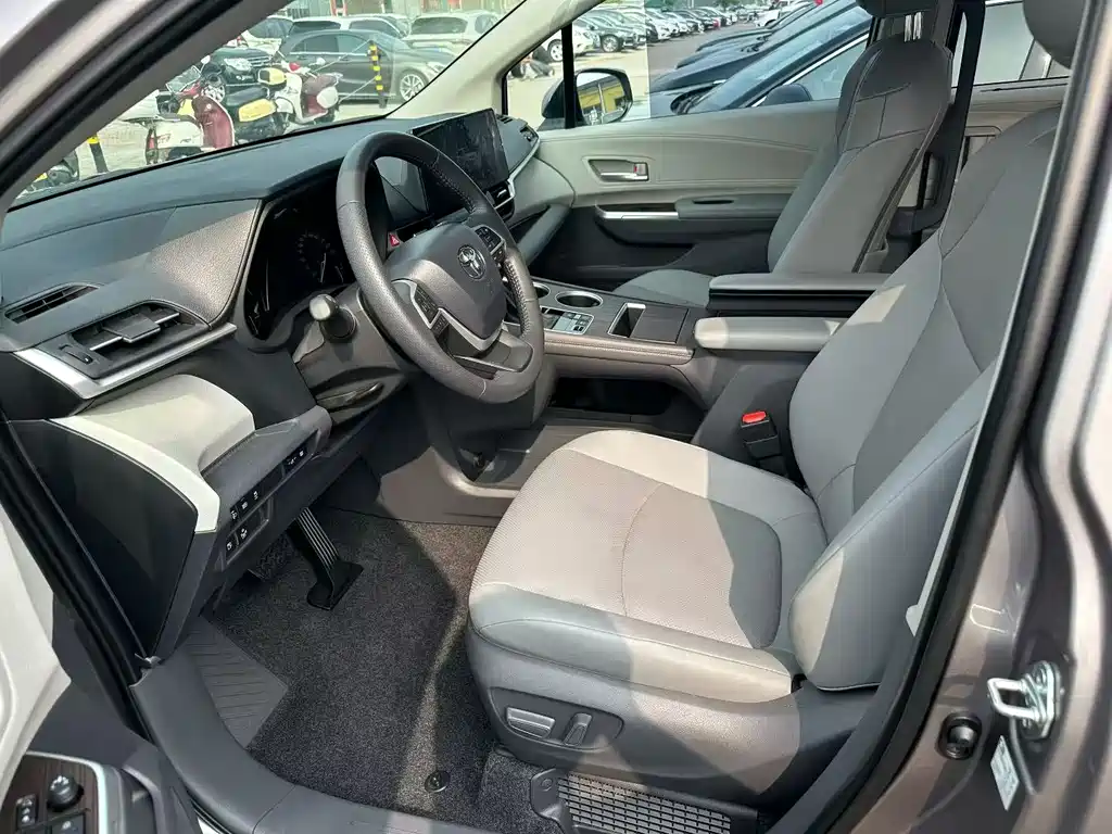 Toyota Sienna 2024 2.5L Luxury