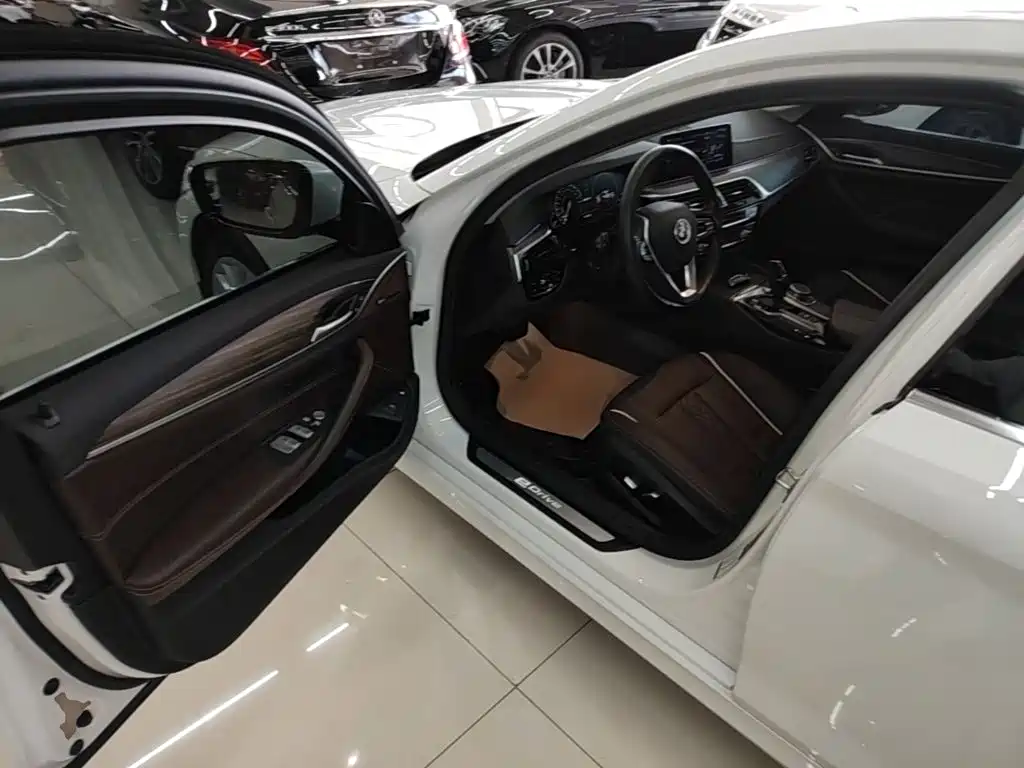 BMW 5 Series New Energy — миниатюра 16